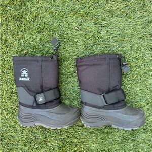 Kamik Rocket Wide sturdy snow boots size 11. Barely worn. Unisex.